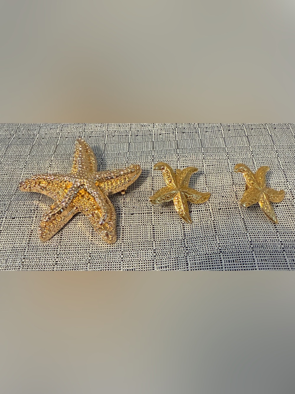 Gold Starfish Pin with Clip-on Earrings - Picture 2 of 6